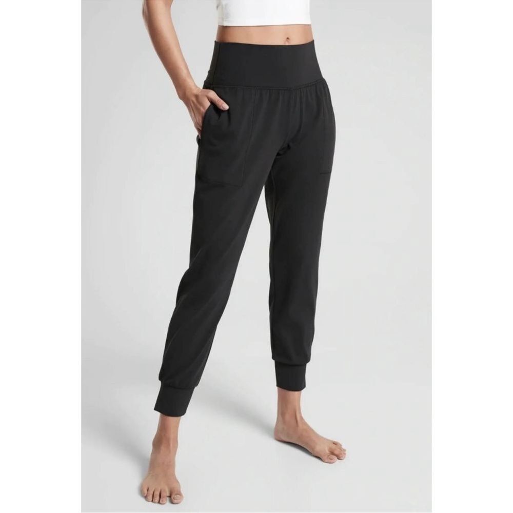 ATHLETA Salutation Jogger In Powervita solid black women’s Size XL